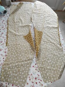 Vorder- und Rückenteil der Bluse mit Kimonoärmel