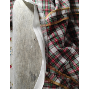 Kantenfix oder Saumfix an Ausschnitt bringen