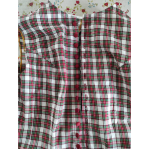 Historische Bluse für den Alltag nähen - Knopfleiste nähen und Knopflöcher sowie Knöpfe annähen