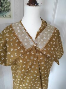 Kragen an Bluse heften