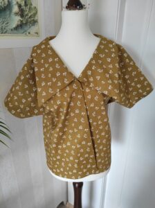 fertig angenähter Kragen