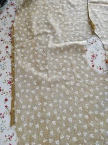 Ärmelbündchen umnähen an der Bluse mit Kimonoärmel