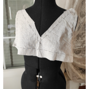 Damen Unterhemd nähen um 1900 - Miederteil aus Stoff ausgeschnitten