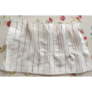 Historisches Unterhemd mit schmalen Biesen - Test Biesen auf Probestück nähen um Breite raus zu bekommen