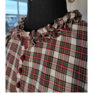 Historische Bluse für den Alltag nähen - Rüsche an Ausschnitt nähen