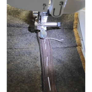 5-Bahnen-Rock Edwardianisch Nähanleitung - Reißverschluss mit Reißverschluss-Nähfuß annähen