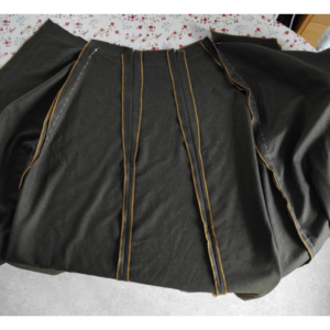 5-Bahnen-Rock Edwardianisch Nähanleitung - alle Rockbahnen versäubert und zusammen genäht