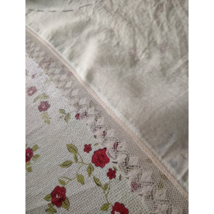 Damen Unterhemd nähen um 1900 - Miederteil mit fertig angenähter Spitze linke Seite