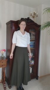 5-Bahnen-Rock Edwardianisch Nähanleitung - fertiger Rock mit Model