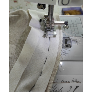 Bustier nähen ohne Schnittmuster - Schrägband annähen