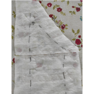 Damen Unterhemd nähen um 1900 - Aufschlag auf linker Seite unter Spitze aufschneiden