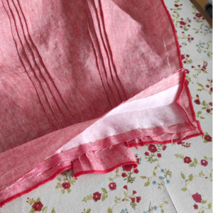 7-Bahnen-Rock 1902 nähen - Bund mit Kantenfix verstärken und an Rock nähen