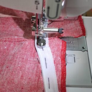 7-Bahnen-Rock 1902 nähen - Reißverschluss mit schmalem Reißverschlussfuß annähen