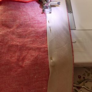 7-Bahnen-Rock 1902 nähen - angenähten Rocksaum nach innen umklappen, umbügeln und von links festnähen