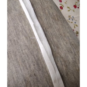 Damen Unterhemd nähen um 1900 - 1 cm breiten Stoffstreifen mit Saumband verstärken