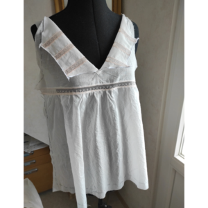 Damen Unterhemd nähen um 1900 - fertig angenähter und versäuberter Aufschlag an Mieder