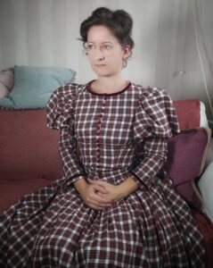 Portraitfoto sitzend Viktorianische Bluse mit Rock 1896