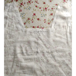 Historisches Unterhemd mit schmalen Biesen - Länge der Biesen markieren