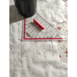 Historisches Unterhemd mit schmalen Biesen - Länge der Biesen markieren