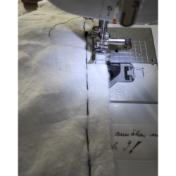 Schultern und Seiten mit französischer Naht zusammen nähen