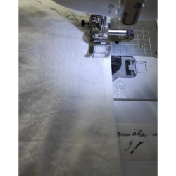 Schultern und Seiten mit französischer Naht zusammen nähen