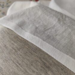 Historisches Unterhemd mit schmalen Biesen - Saum mit Hilfsnaht umbügeln